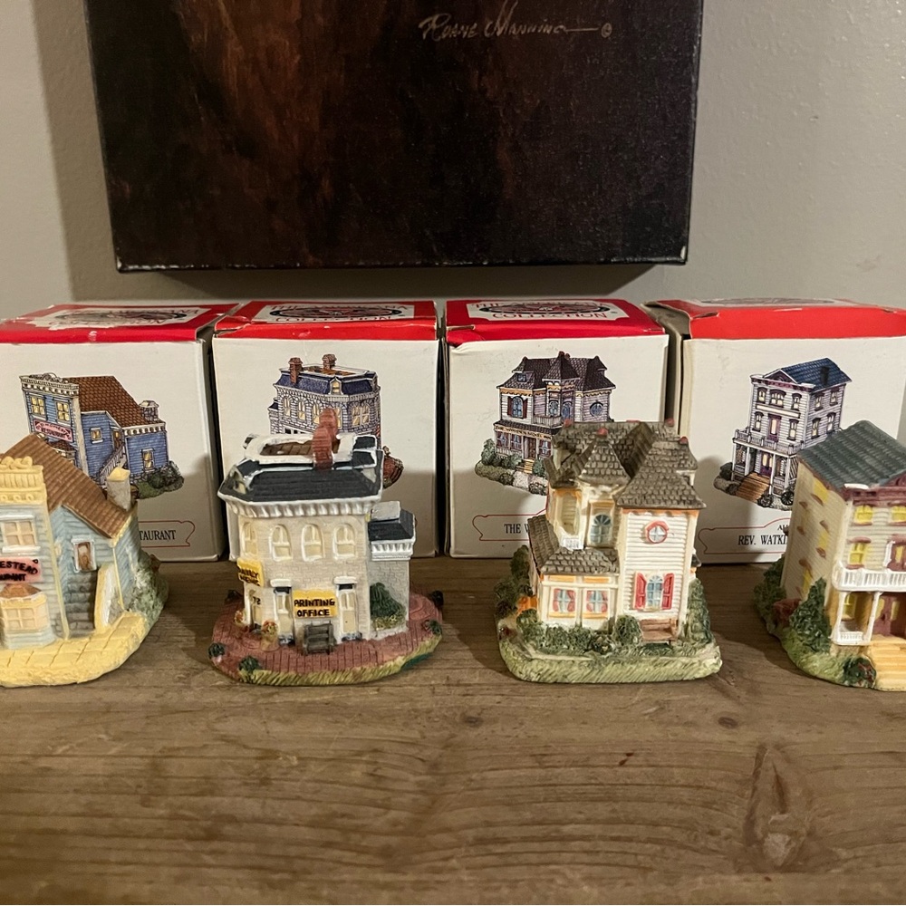 Charming Miniature Village Set -‎ Multicolor